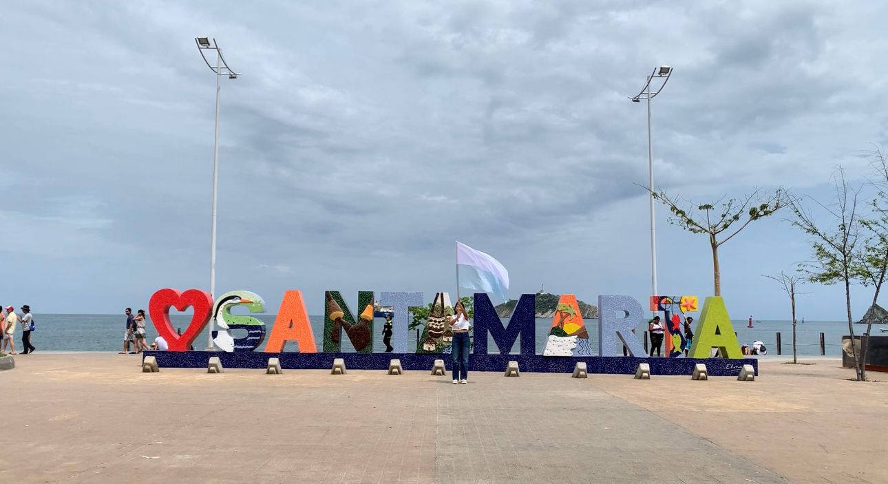 ¡Santa Marta cumple 500 años y lo celebramos ondeando nuestra bandera!