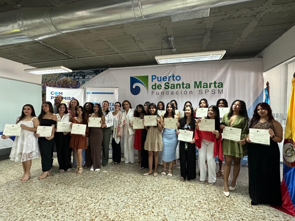 Programa de Bilingüismo articulado por Pro Santa Marta Vital transformó la vida de 21 jóvenes del IED Madre Laura